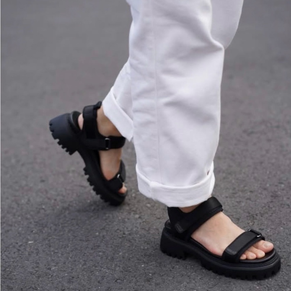Oversole Black Platform Sandal Size 9